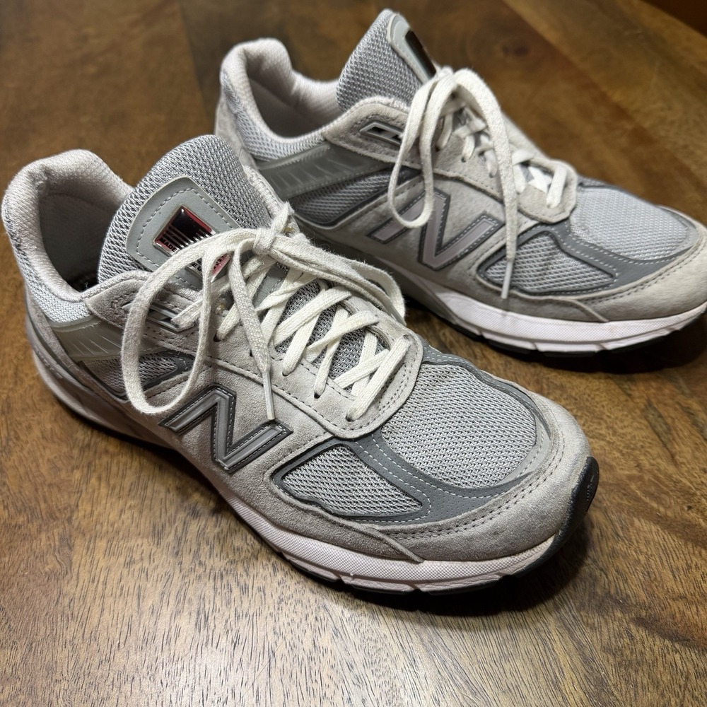 New Balance mens sneaker/tennis shoe preowned 990v5 multi-toned gray USA Sz. 9